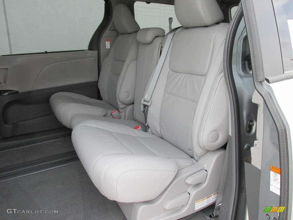 2016 Toyota Sienna XLE Rear Seat Photos