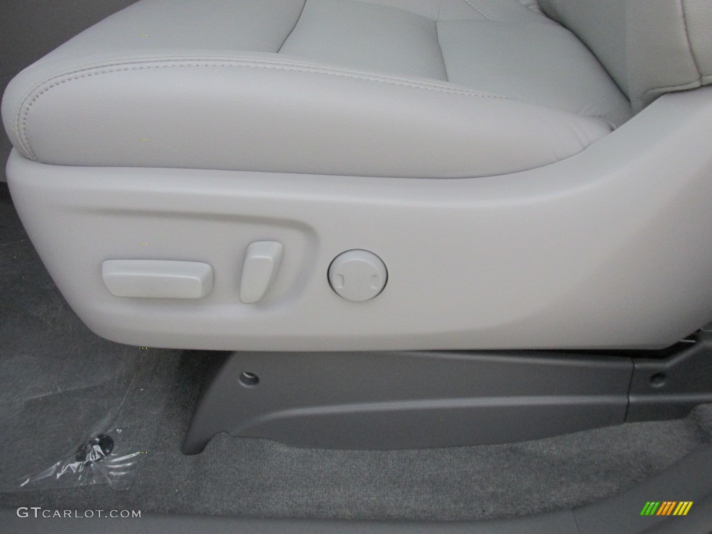 2016 Sienna XLE - Silver Sky Metallic / Ash photo #22