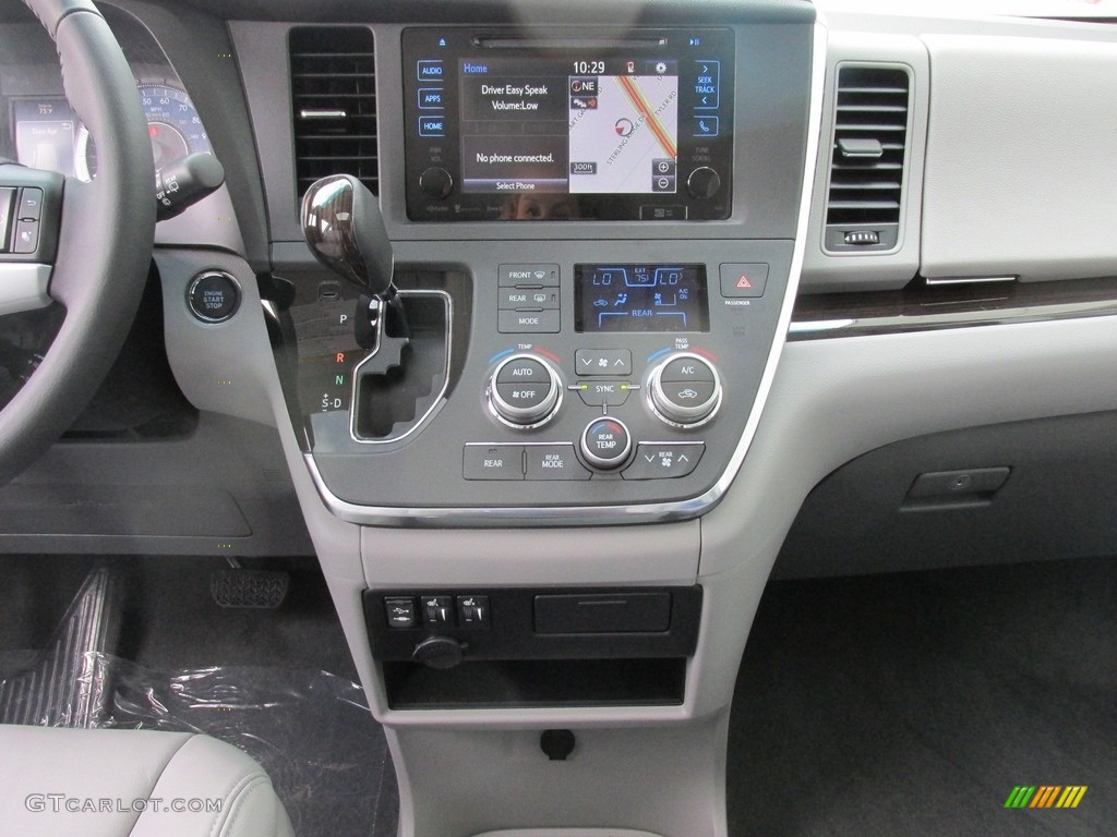2016 Toyota Sienna XLE Controls Photo #111343623