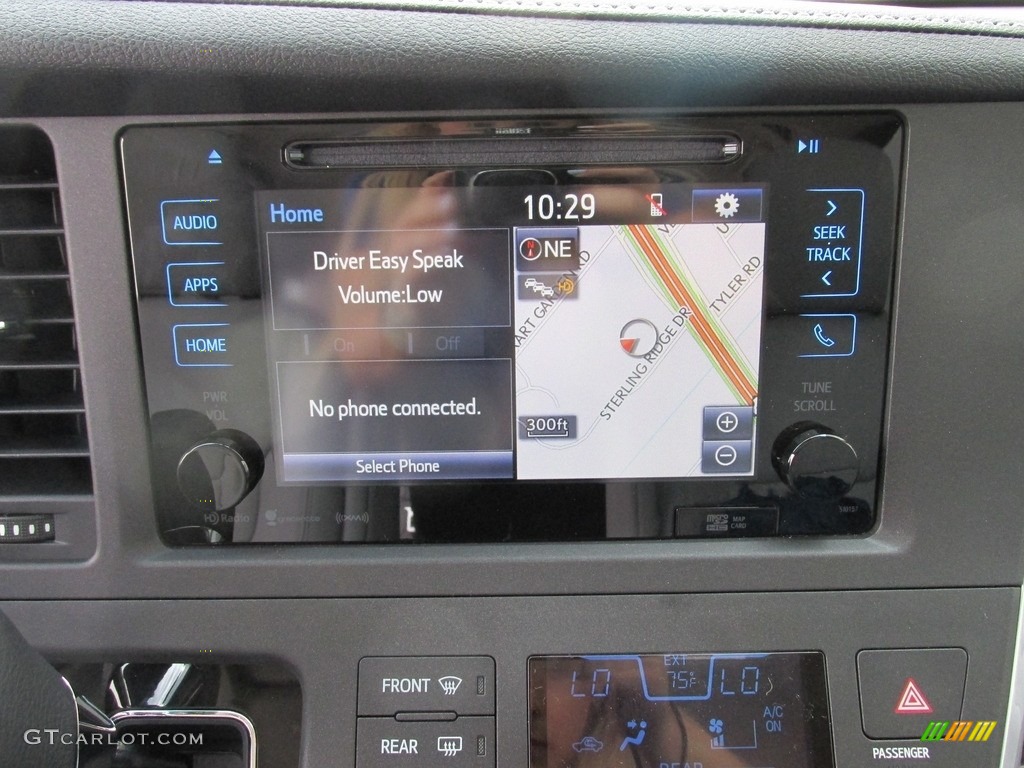 2016 Toyota Sienna XLE Navigation Photos