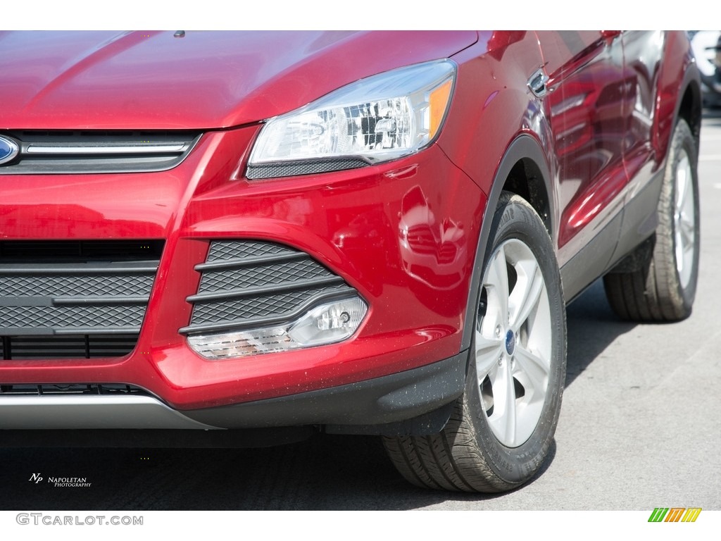 2016 Escape SE 4WD - Ruby Red Metallic / Charcoal Black photo #2