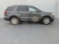 2016 Magnetic Metallic Ford Explorer XLT  photo #3