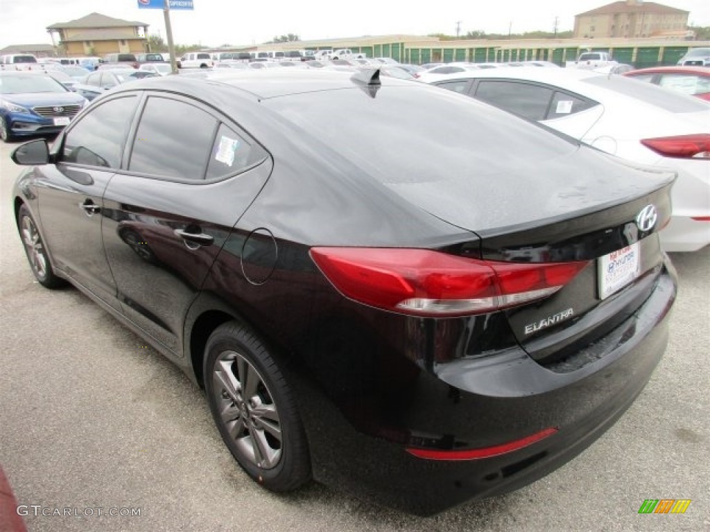 2017 Elantra SE - Black / Beige photo #4