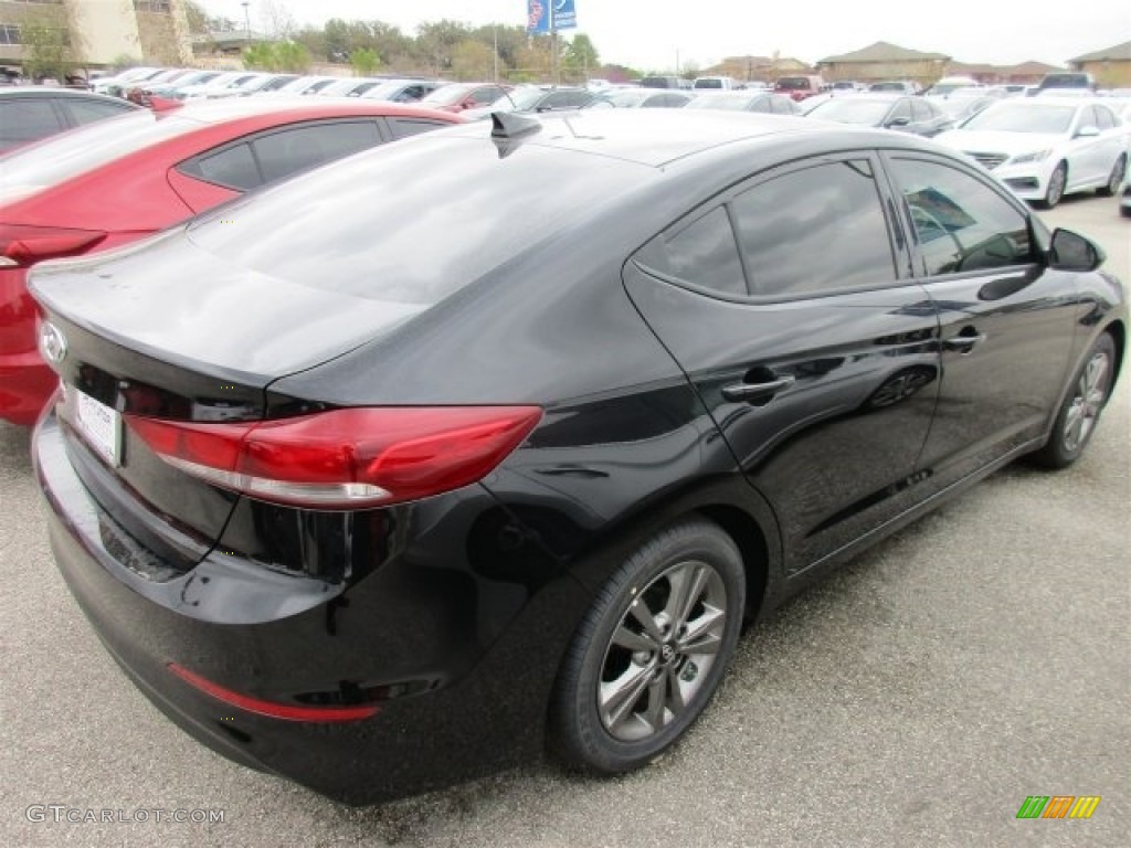 2017 Elantra SE - Black / Beige photo #6