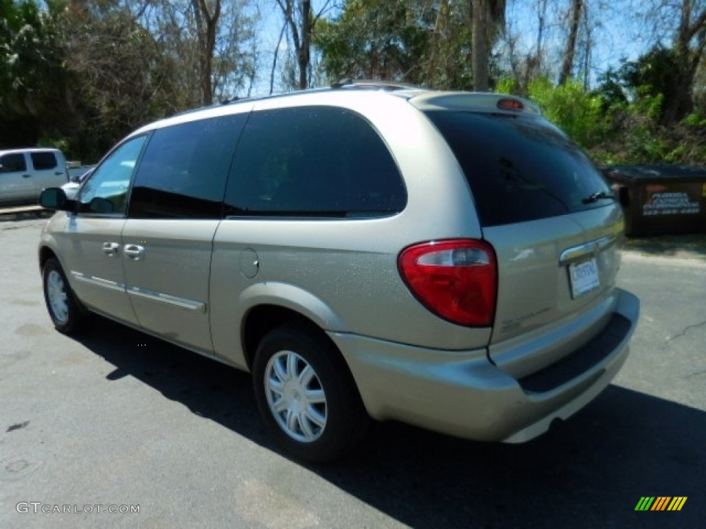 2007 Town & Country Touring - Linen Gold Metallic / Dark Khaki/Light Graystone photo #3