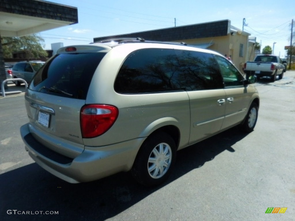 2007 Town & Country Touring - Linen Gold Metallic / Dark Khaki/Light Graystone photo #10