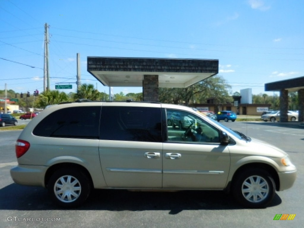 2007 Town & Country Touring - Linen Gold Metallic / Dark Khaki/Light Graystone photo #11