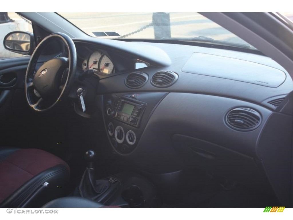 2003 Focus SVT Hatchback - Pitch Black / Black photo #24