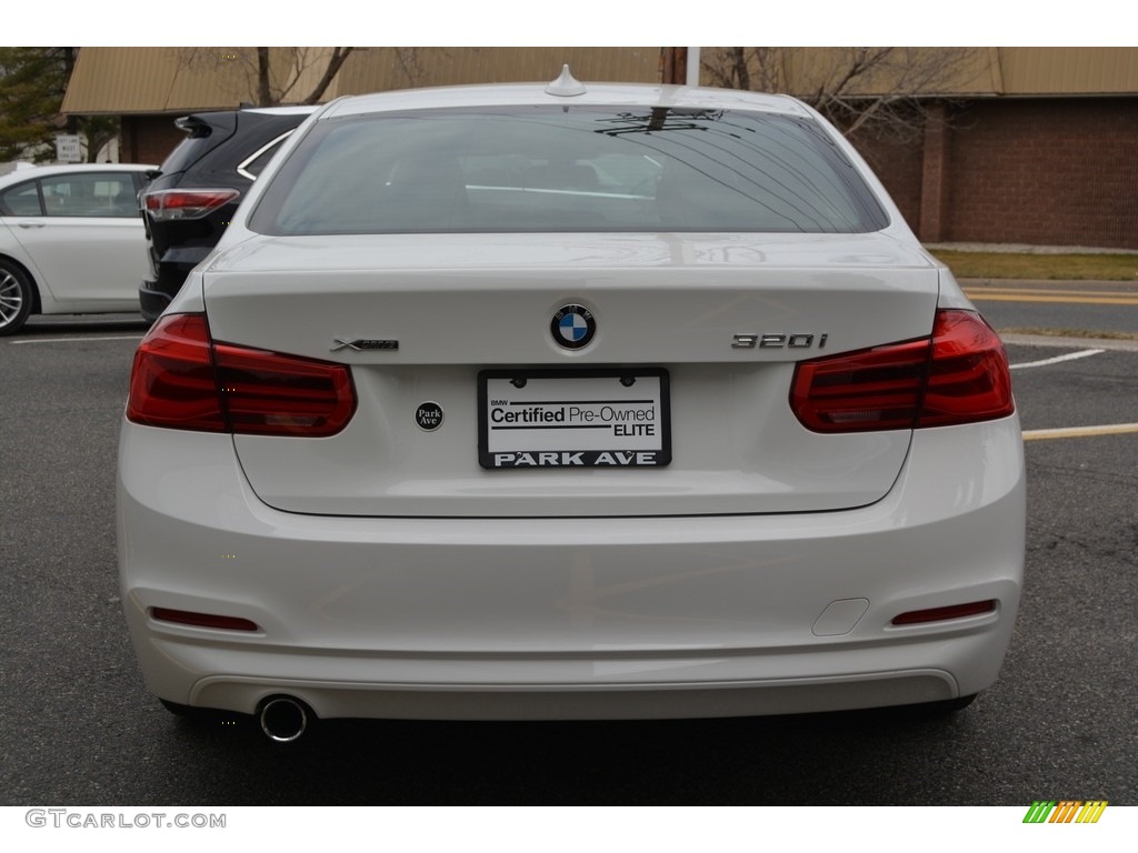 2016 3 Series 320i xDrive Sedan - Alpine White / Black photo #4