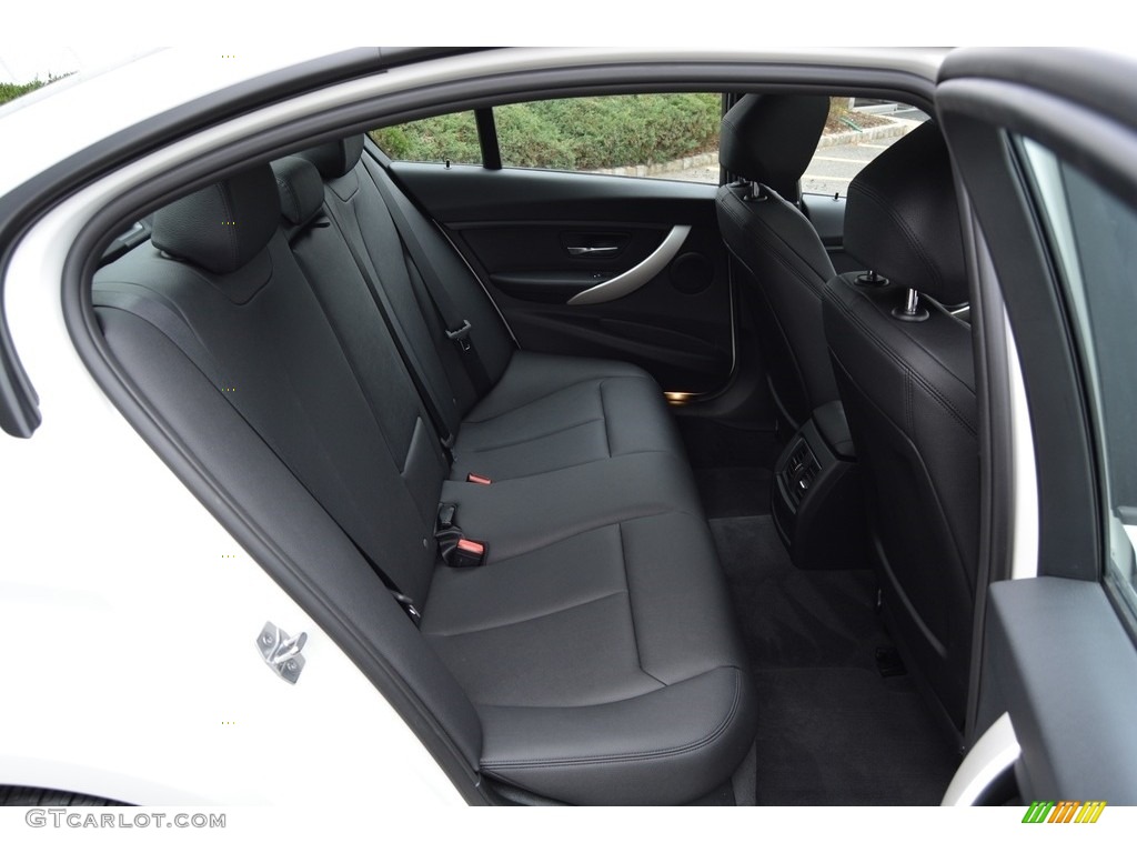 2016 3 Series 320i xDrive Sedan - Alpine White / Black photo #25