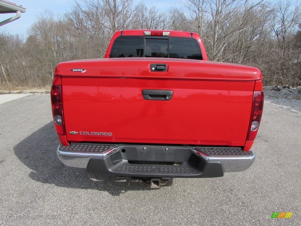 2006 Colorado LT Crew Cab 4x4 - Victory Red / Very Dark Pewter photo #4