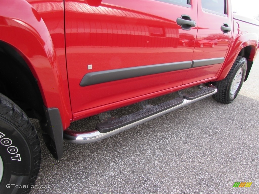 2006 Colorado LT Crew Cab 4x4 - Victory Red / Very Dark Pewter photo #9