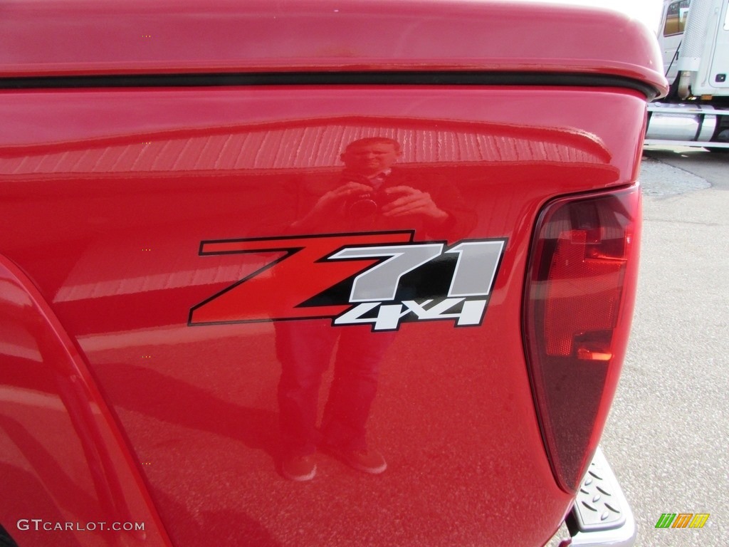 2006 Colorado LT Crew Cab 4x4 - Victory Red / Very Dark Pewter photo #10