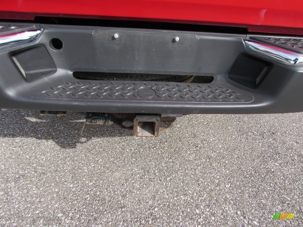 2006 Colorado LT Crew Cab 4x4 - Victory Red / Very Dark Pewter photo #11