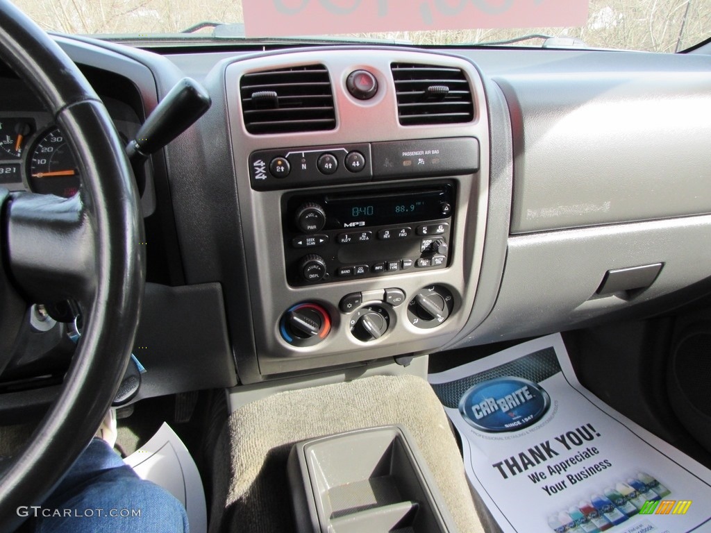2006 Colorado LT Crew Cab 4x4 - Victory Red / Very Dark Pewter photo #21