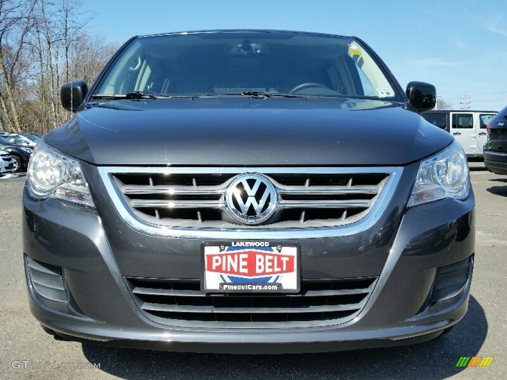 2011 Routan SE - Twilight Gray Metallic / Aero Gray photo #2
