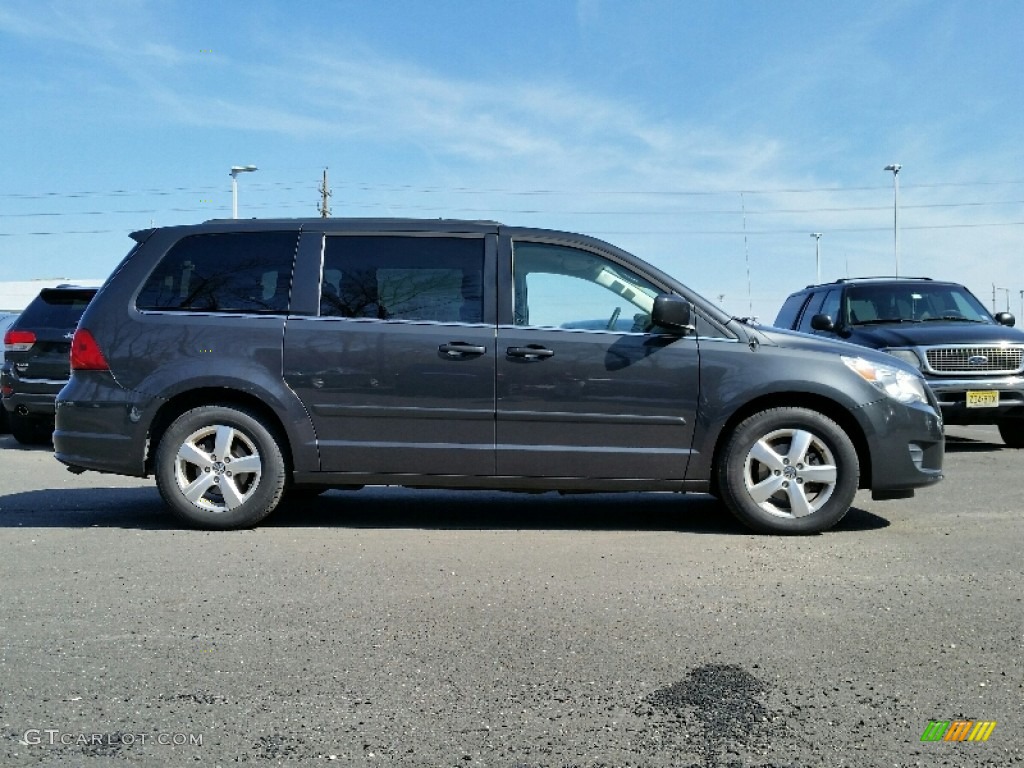 Twilight Gray Metallic 2011 Volkswagen Routan SE Exterior Photo #111375499