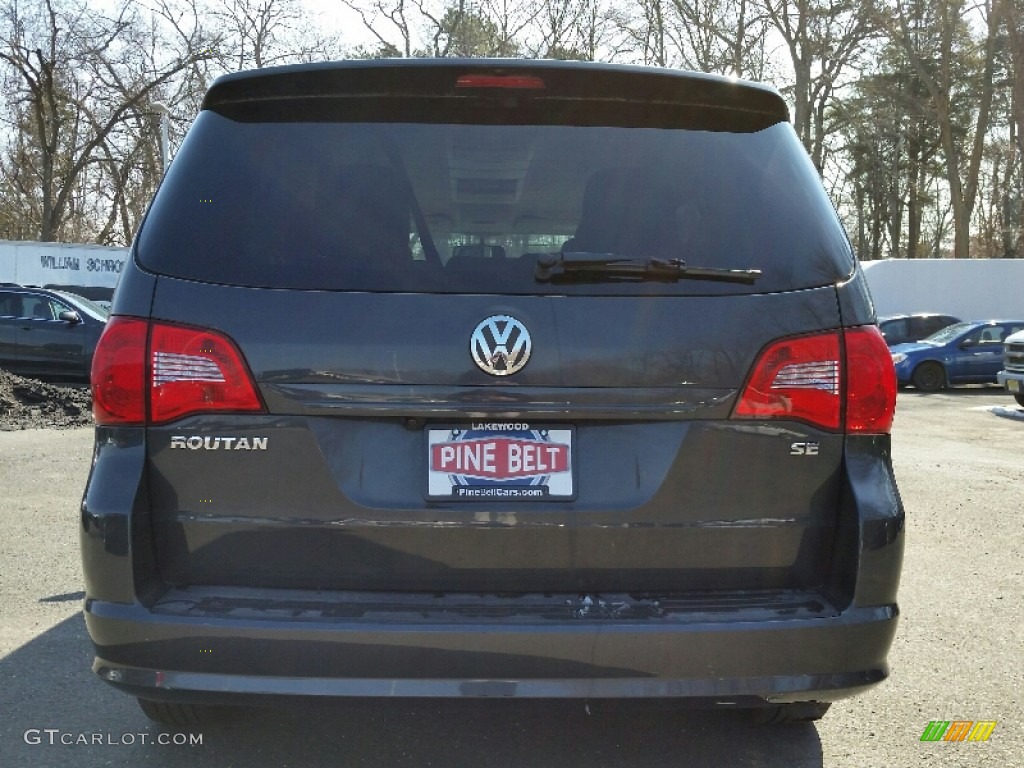 2011 Routan SE - Twilight Gray Metallic / Aero Gray photo #5