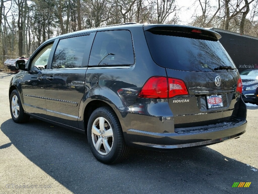 2011 Routan SE - Twilight Gray Metallic / Aero Gray photo #6