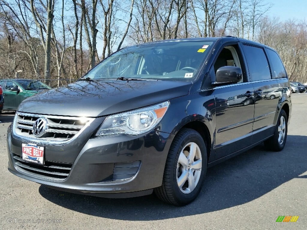 2011 Routan SE - Twilight Gray Metallic / Aero Gray photo #8