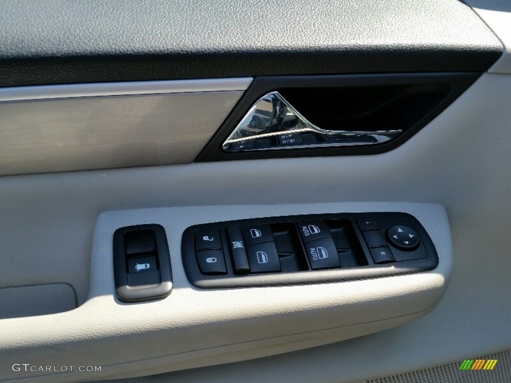2011 Routan SE - Twilight Gray Metallic / Aero Gray photo #10