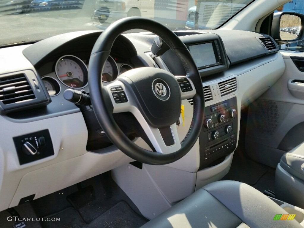 2011 Routan SE - Twilight Gray Metallic / Aero Gray photo #12