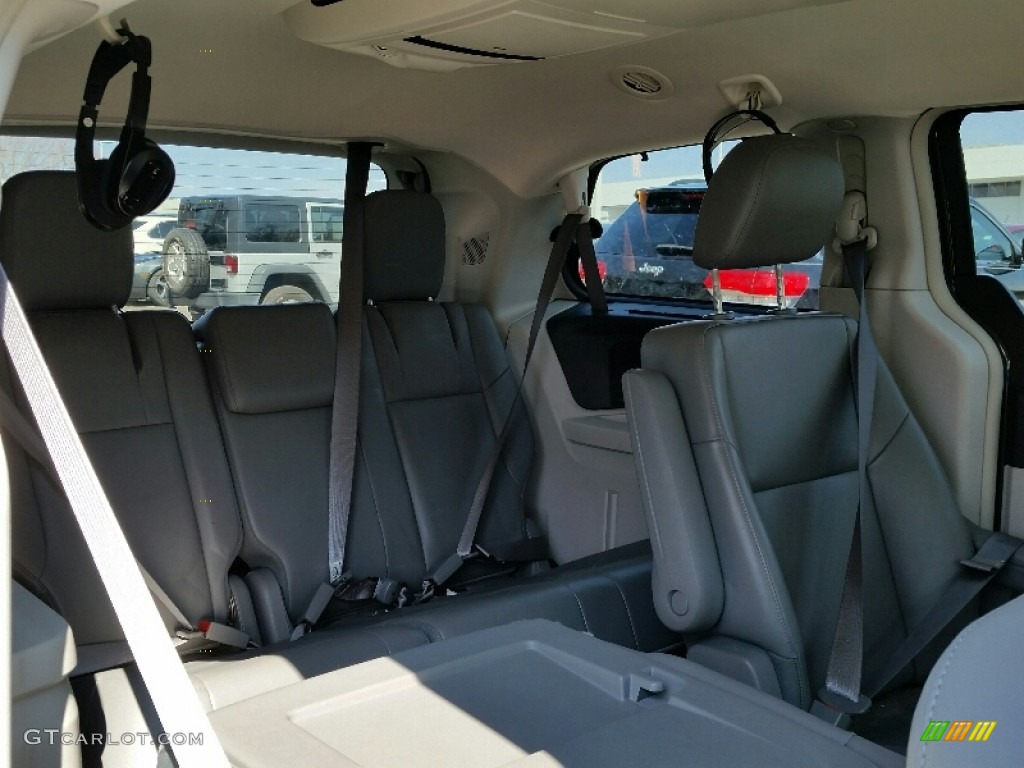 2011 Routan SE - Twilight Gray Metallic / Aero Gray photo #26