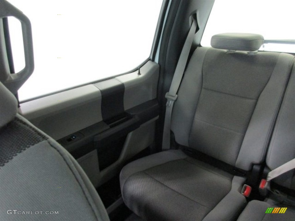 2016 F150 XL SuperCrew 4x4 - Oxford White / Medium Earth Gray photo #17