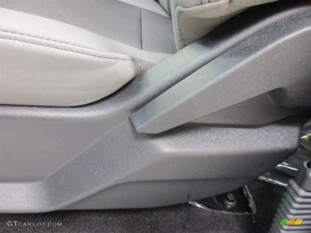 2016 F150 XL SuperCrew 4x4 - Oxford White / Medium Earth Gray photo #30