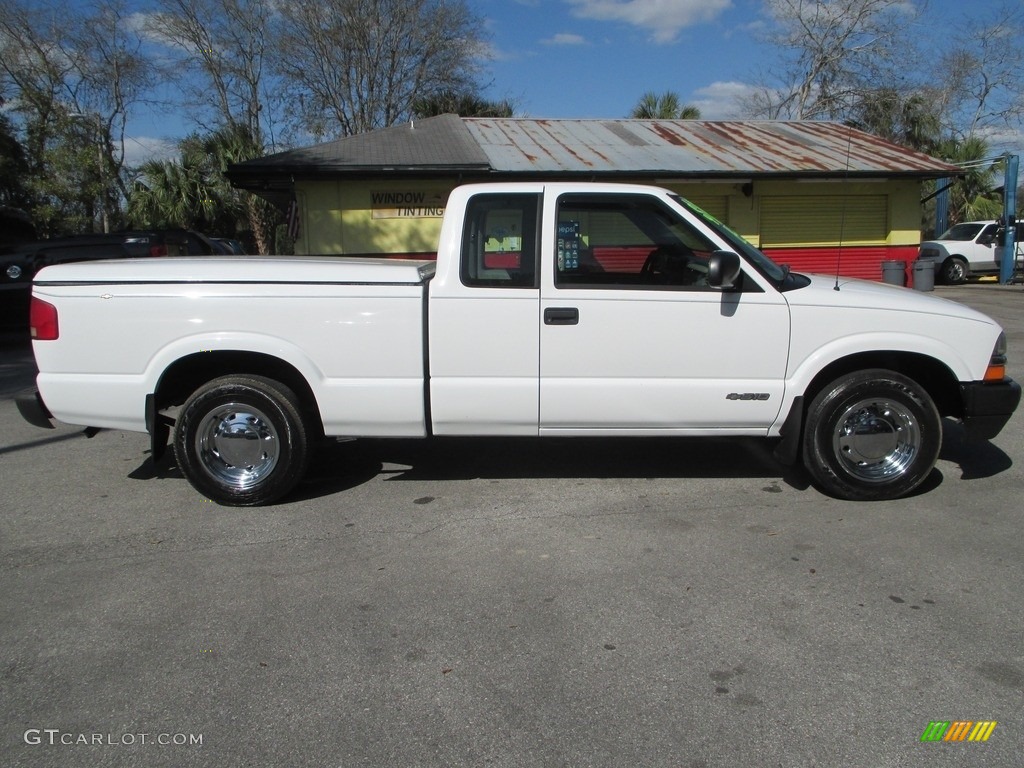 2002 S10 LS Extended Cab - Summit White / Graphite photo #2