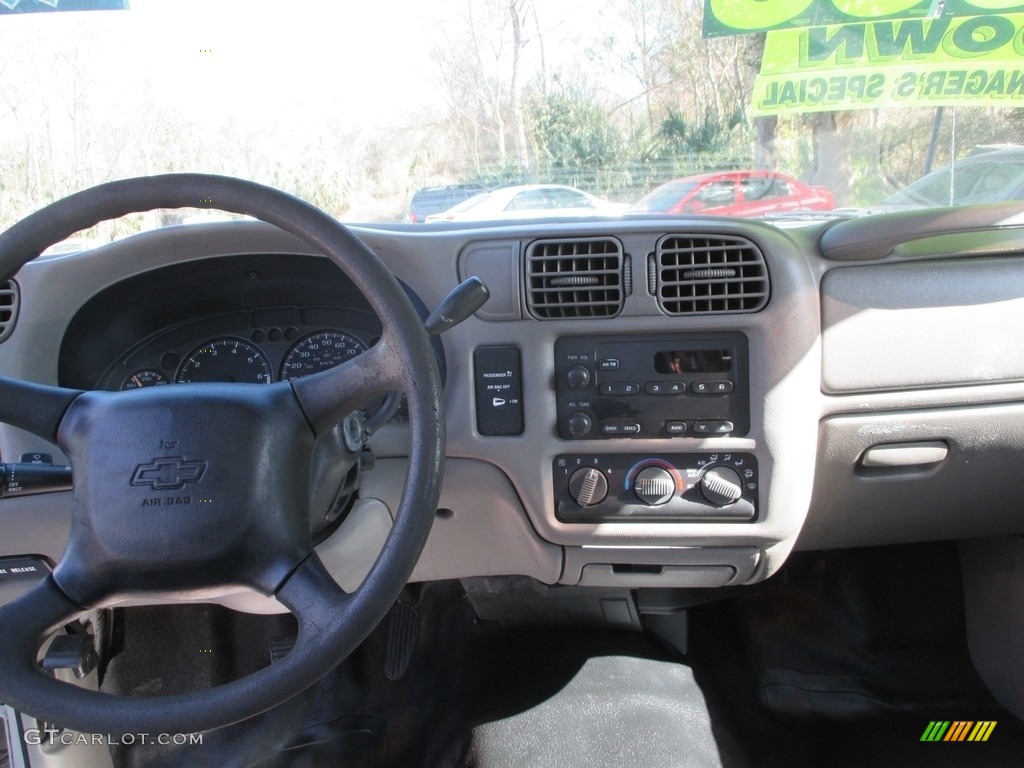 2002 S10 LS Extended Cab - Summit White / Graphite photo #11