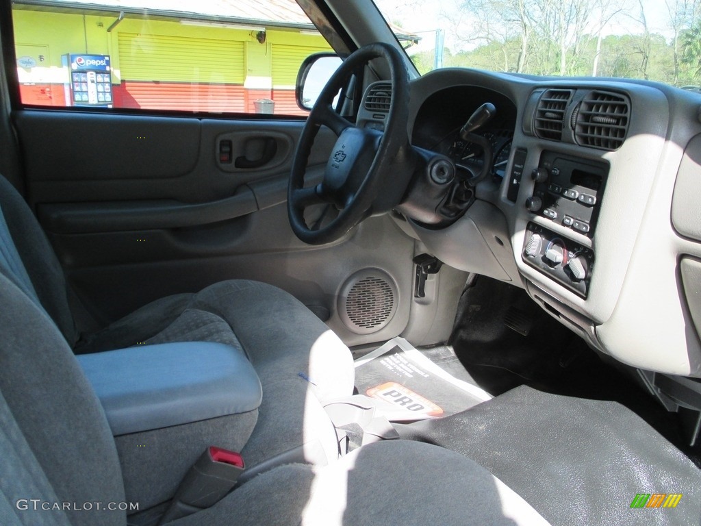 2002 S10 LS Extended Cab - Summit White / Graphite photo #15