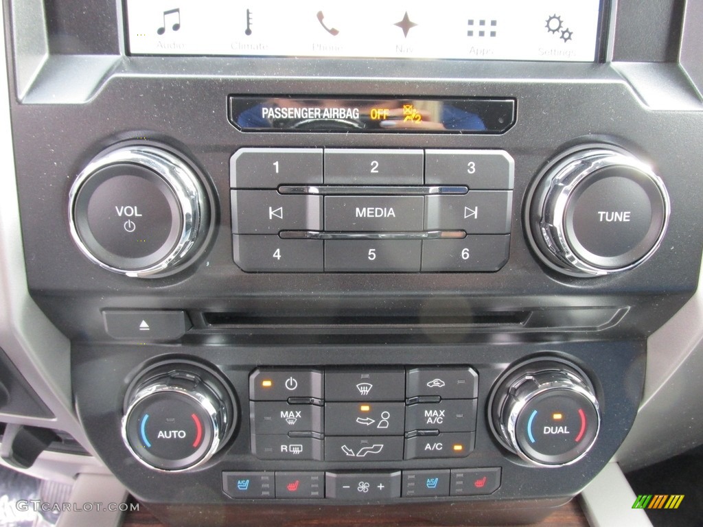 2016 F150 Lariat SuperCrew - Magnetic / Black photo #25
