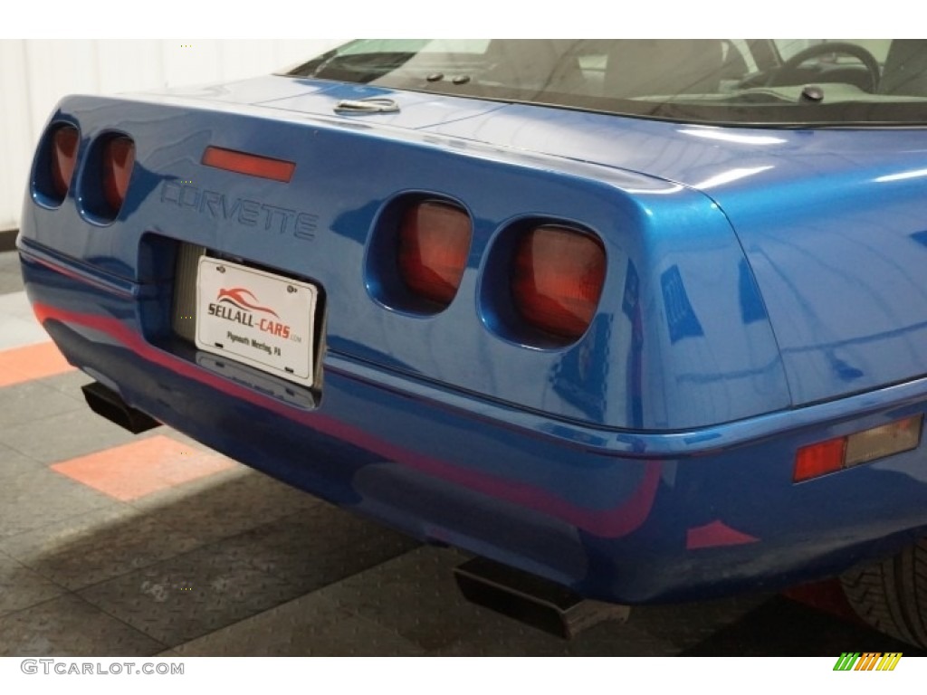 1992 Corvette Coupe - Medium Quasar Blue Metallic / Gray photo #63