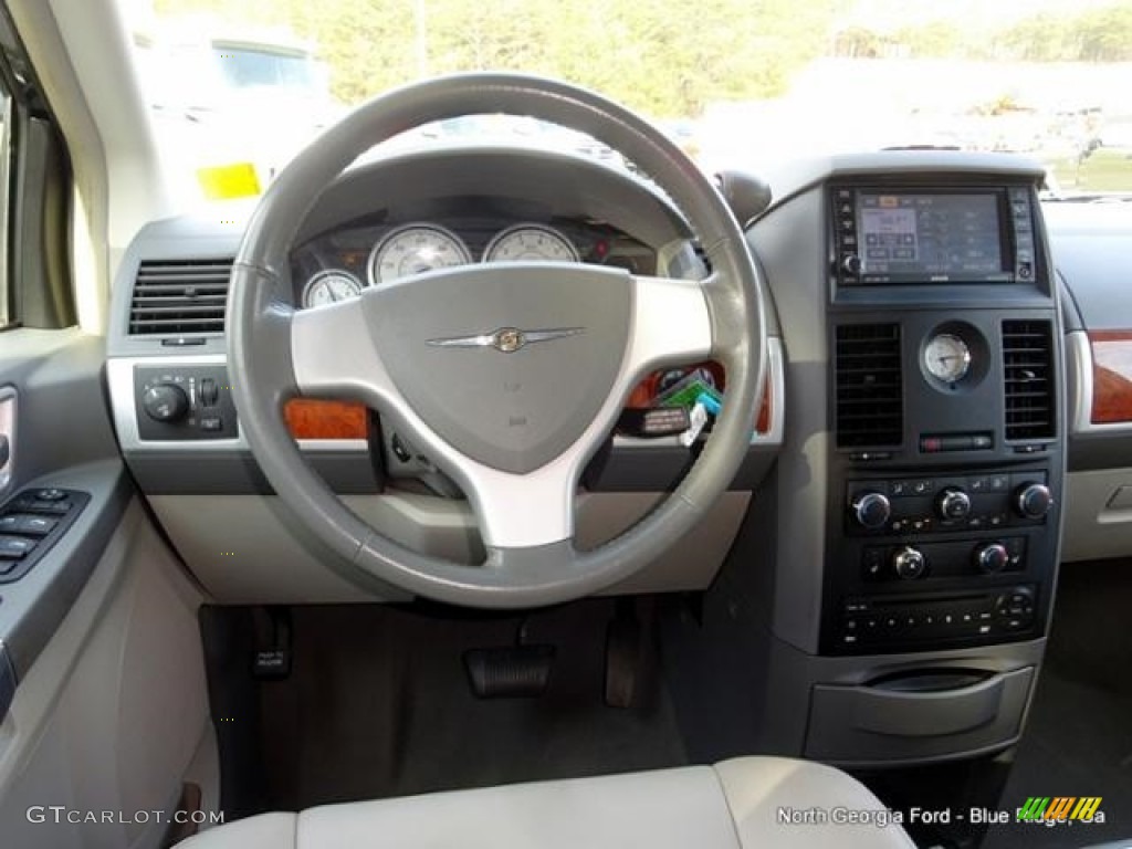 2008 Town & Country Touring - Brilliant Black Crystal Pearlcoat / Medium Slate Gray/Light Shale photo #18