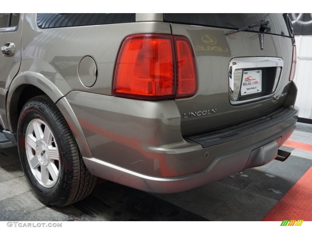 2003 Navigator Luxury 4x4 - Mineral Grey Metallic / Black photo #72