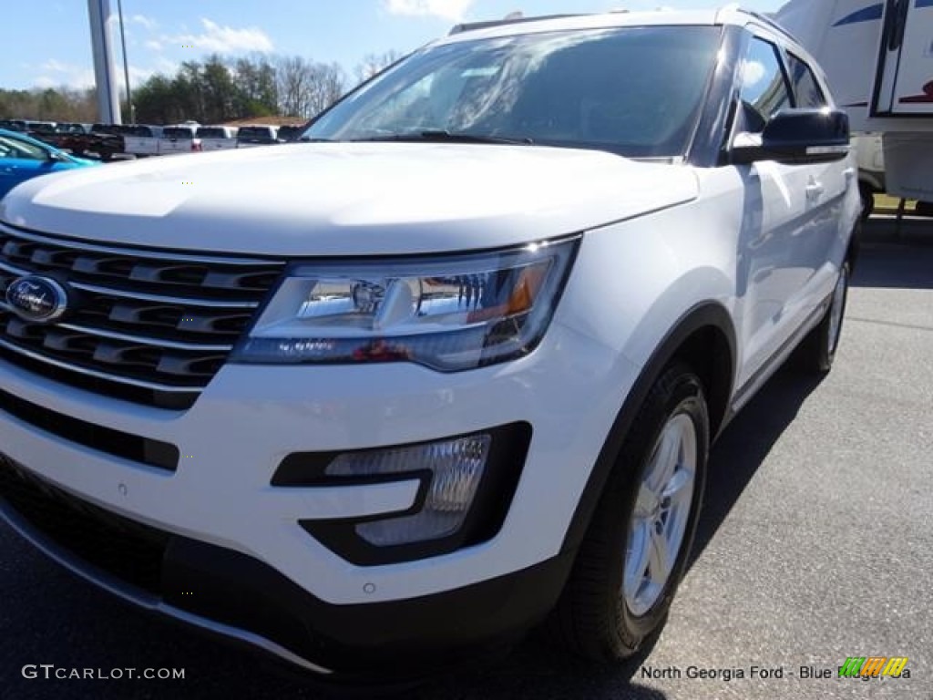 2016 Explorer XLT 4WD - Oxford White / Medium Light Camel photo #34