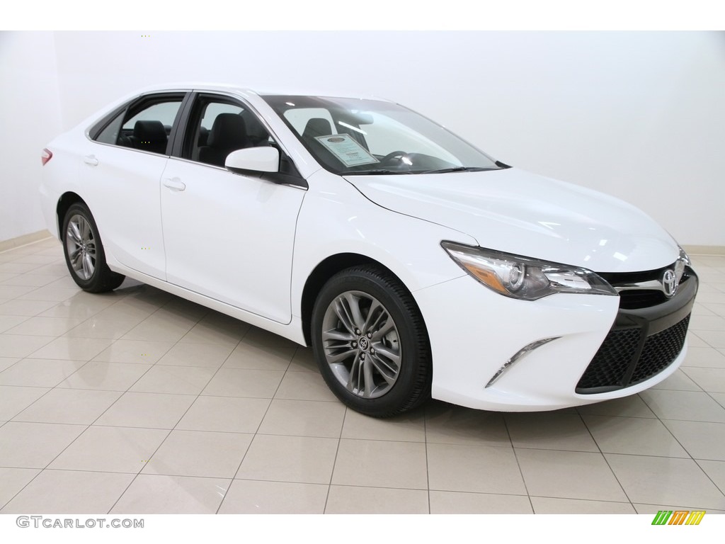 Super White 2015 Toyota Camry SE Exterior Photo #111468796