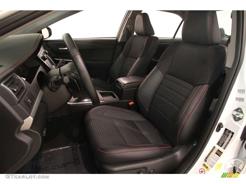 Black Interior 2015 Toyota Camry SE Photo #111468880