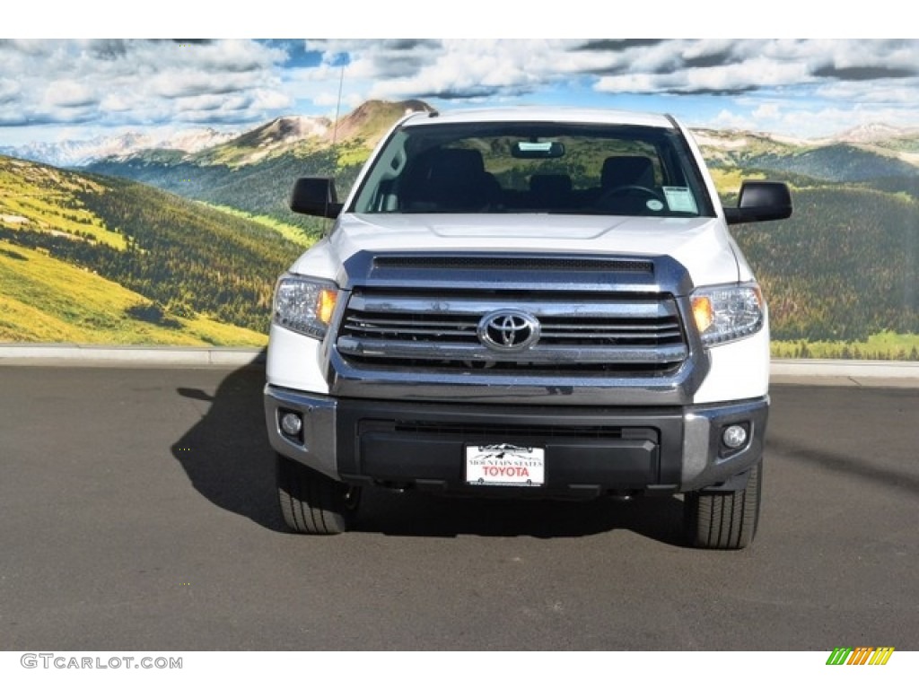 2016 Tundra SR5 CrewMax 4x4 - Super White / Black photo #2