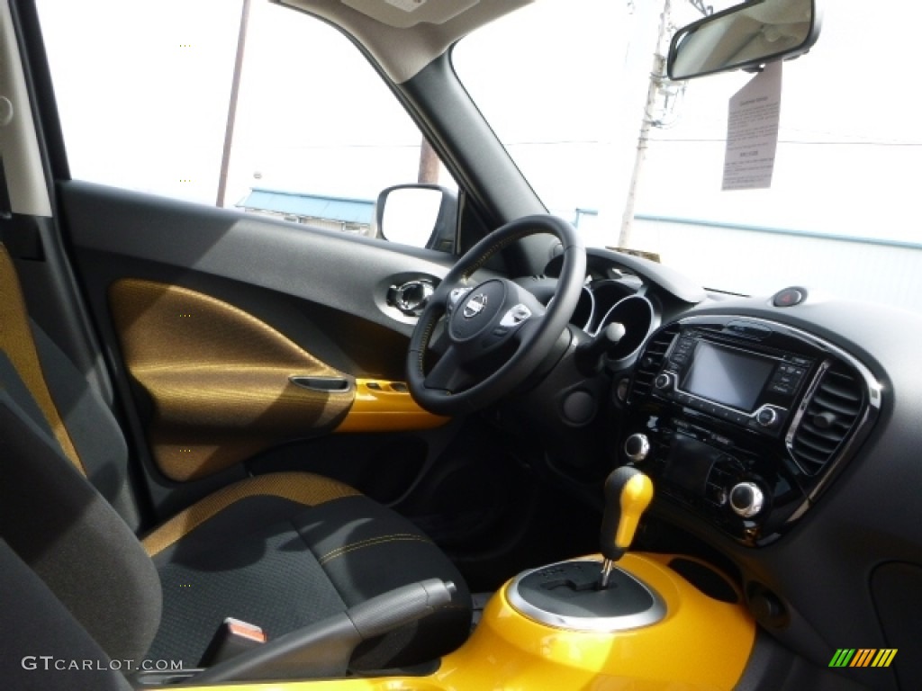 2016 Juke Stinger Edition AWD - Super Black / Stinger Edition Black/Yellow photo #4