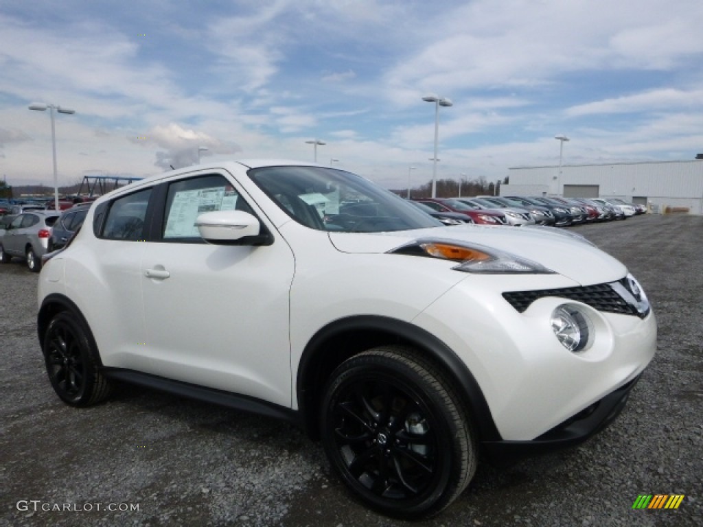 2016 Juke S AWD - Pearl White / Black/Silver photo #1