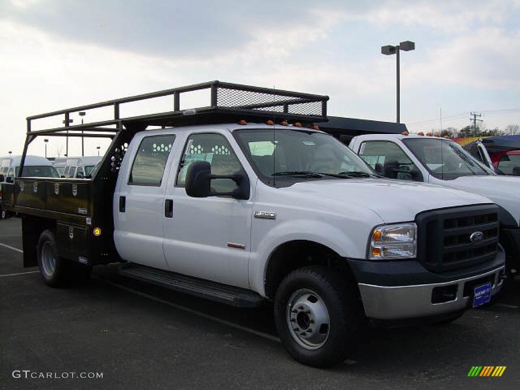 2007 F350 Super Duty Crew Cab Chassis 4x4 Commercial - Oxford White / Medium Flint photo #1