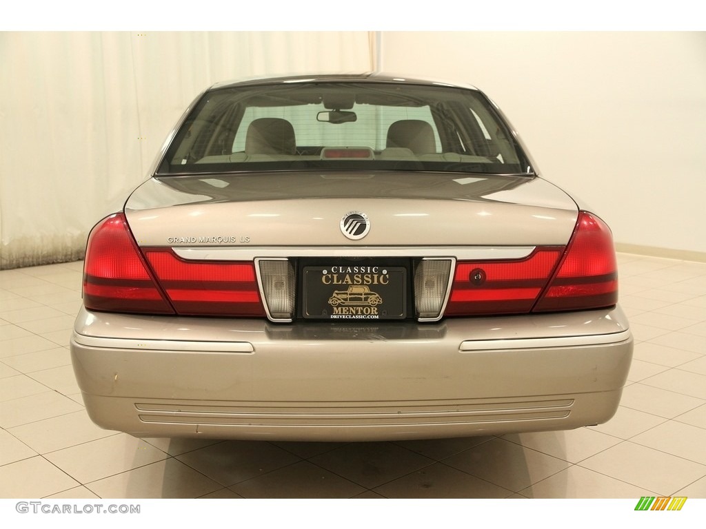 2004 Grand Marquis LS - Arizona Beige Metallic / Medium Parchment photo #22