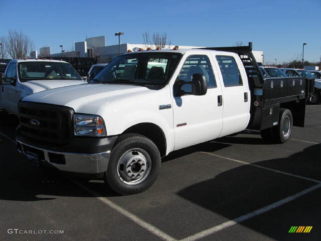 2007 F350 Super Duty Crew Cab Chassis Commercial - Oxford White / Medium Flint photo #1