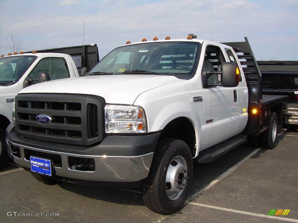 Oxford White Ford F350 Super Duty