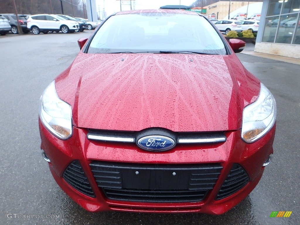 2014 Focus SE Sedan - Ruby Red / Charcoal Black photo #3