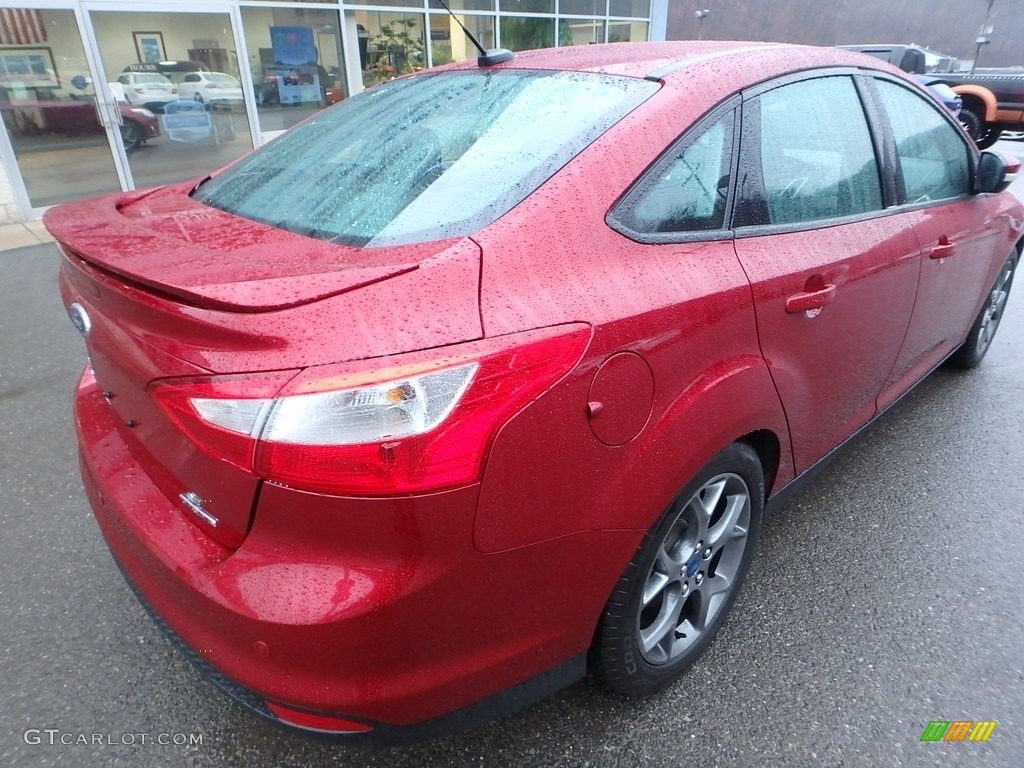 2014 Focus SE Sedan - Ruby Red / Charcoal Black photo #5