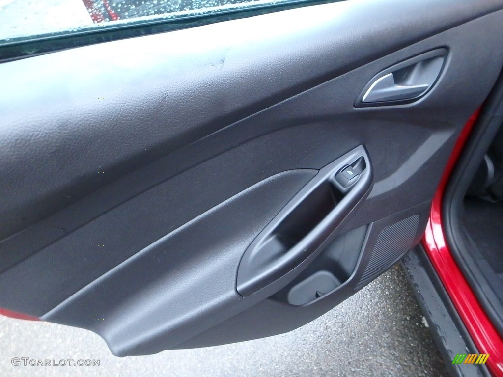 2014 Focus SE Sedan - Ruby Red / Charcoal Black photo #18