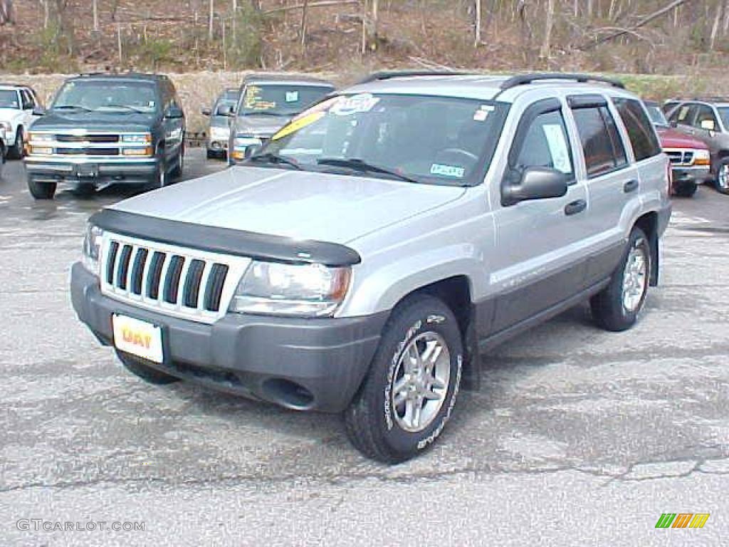 2004 Grand Cherokee Laredo 4x4 - Bright Silver Metallic / Dark Slate Gray photo #1